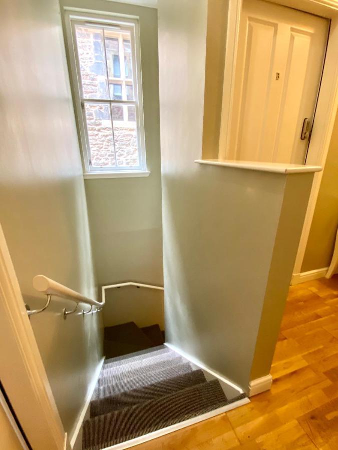 Advocates Apartment Единбург Екстериор снимка