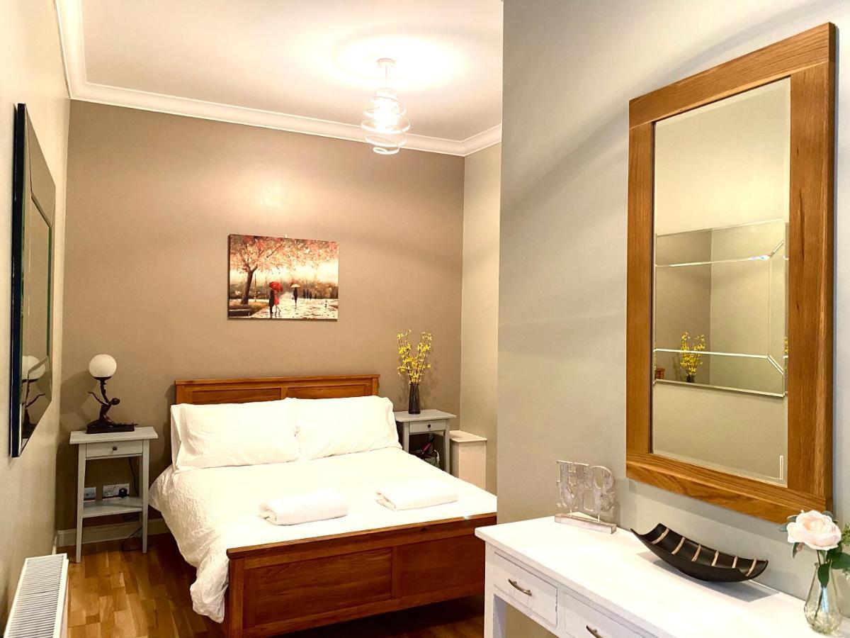 Advocates Apartment Единбург Екстериор снимка